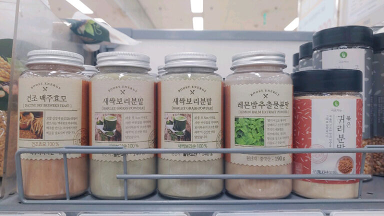 種実類やキッチンで使われる色んな粉を保管する時に便利なＫシリーズです。